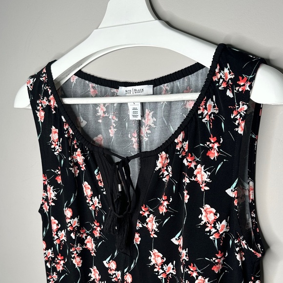 White House Black Market Black and Pink Floral Sleeveless Blouse With Front Tie - Picture 2 of 12